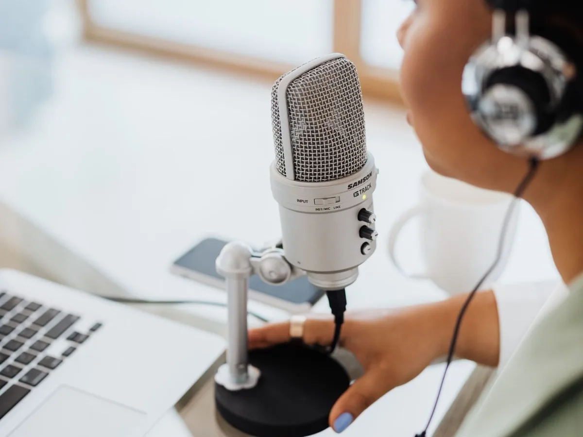Consented multilingual voice recording for AI training data collection